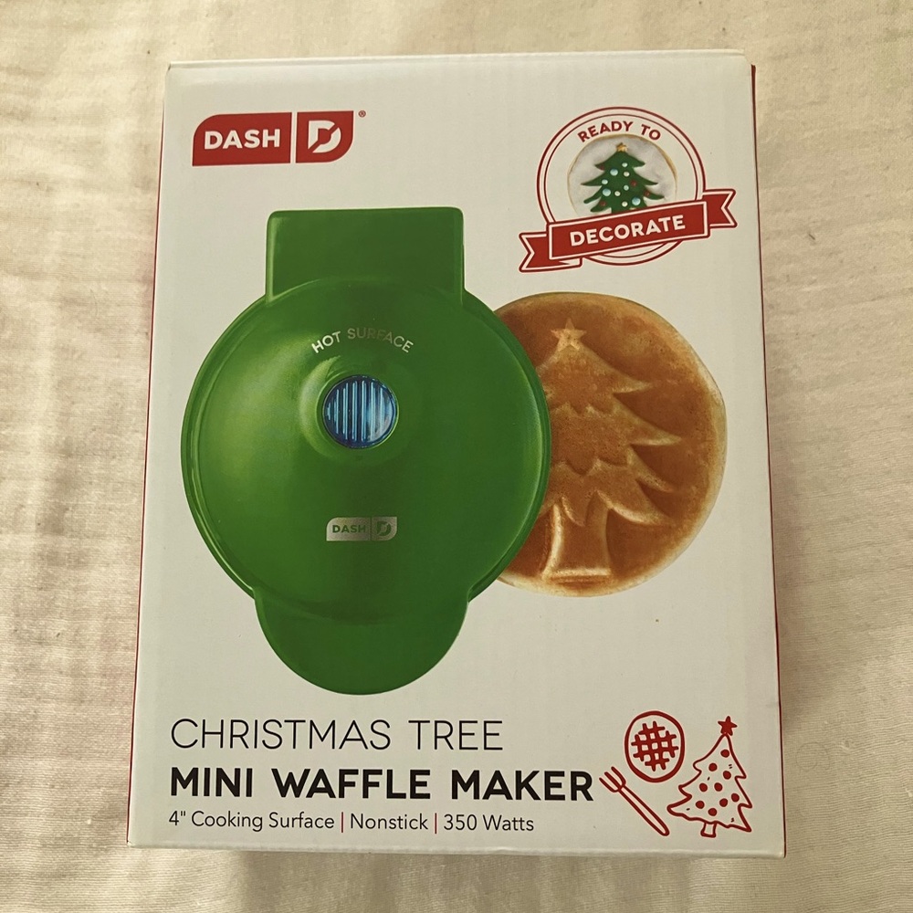Dash Green Christmas Tree Mini Waffle Maker NIB